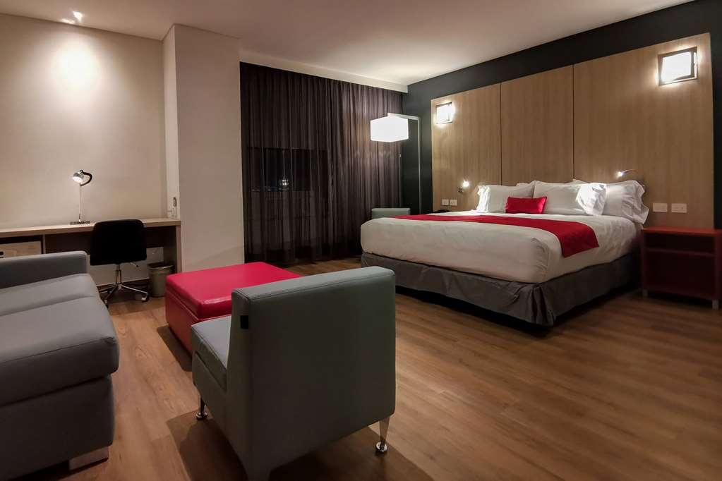 Ramada Encore By Wyndham Guadalajara Aeropuerto Las Pintas Zimmer foto