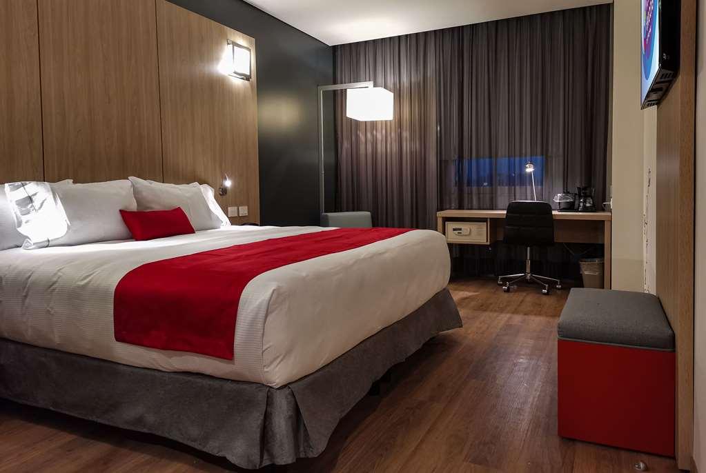 Ramada Encore By Wyndham Guadalajara Aeropuerto Las Pintas Zimmer foto